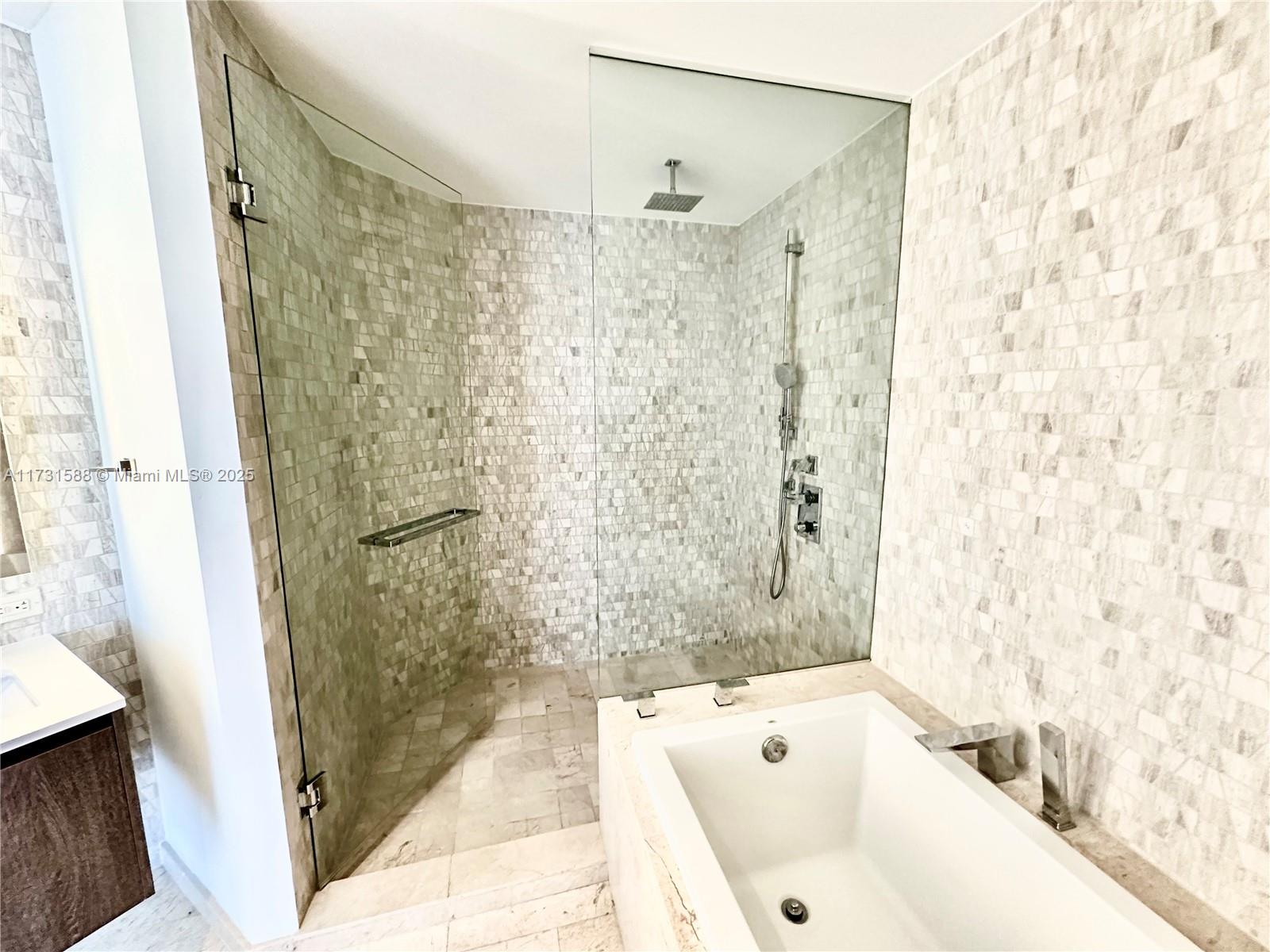 REACH CONDO - Residential