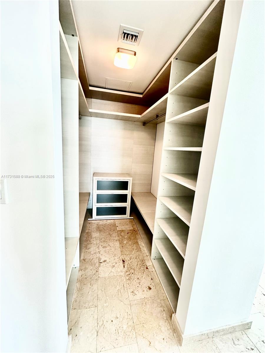 REACH CONDO - Residential
