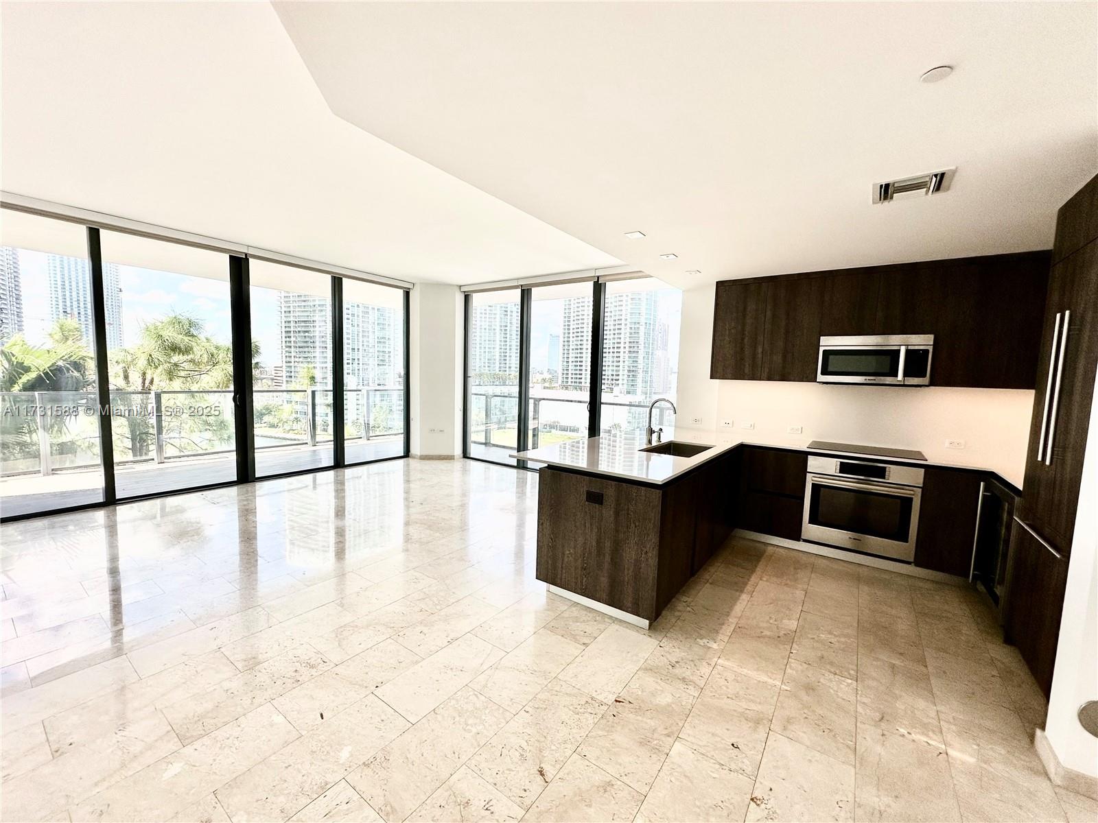 REACH CONDO - Residential