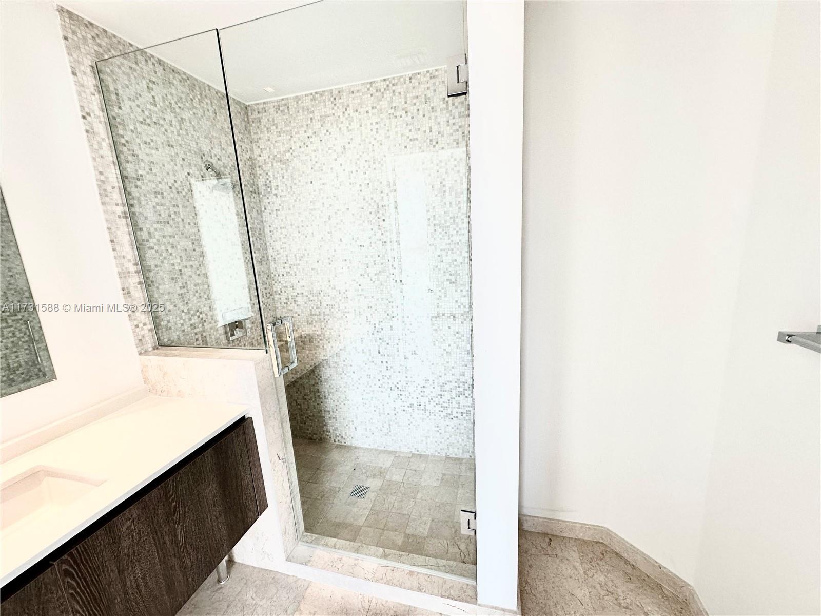 REACH CONDO - Residential