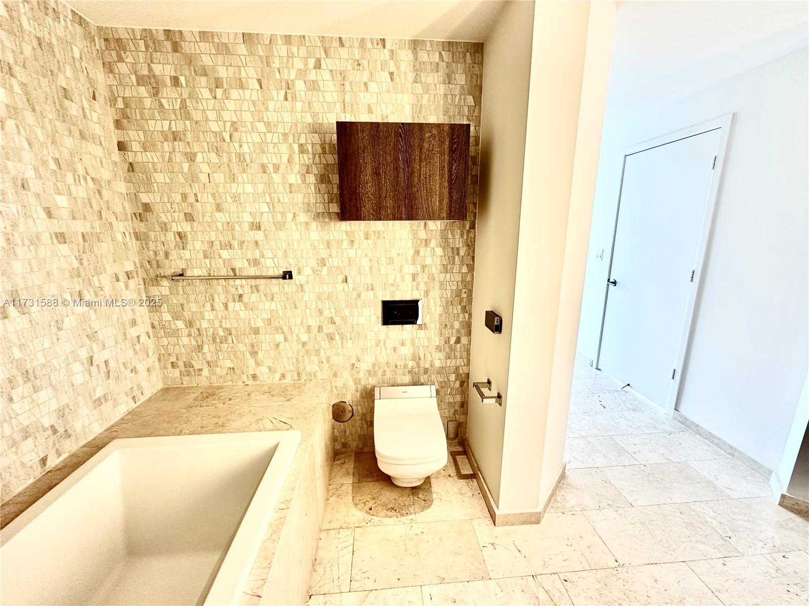 REACH CONDO - Residential