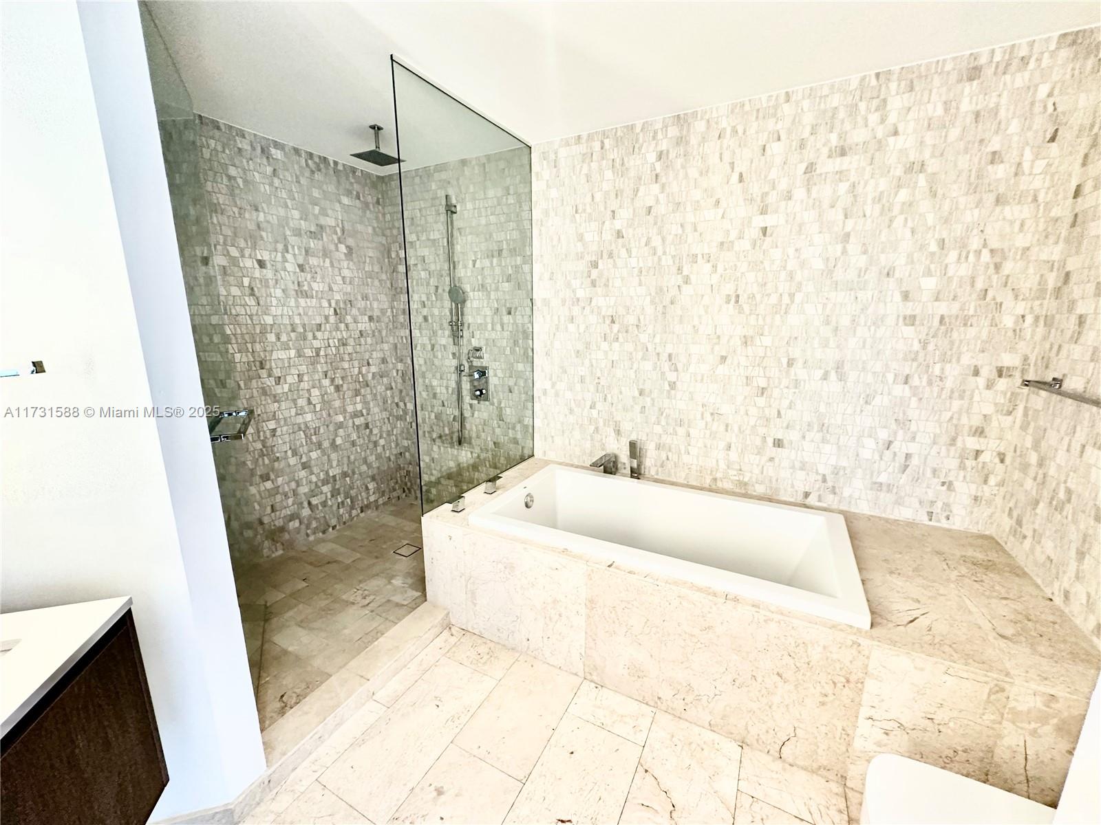 REACH CONDO - Residential