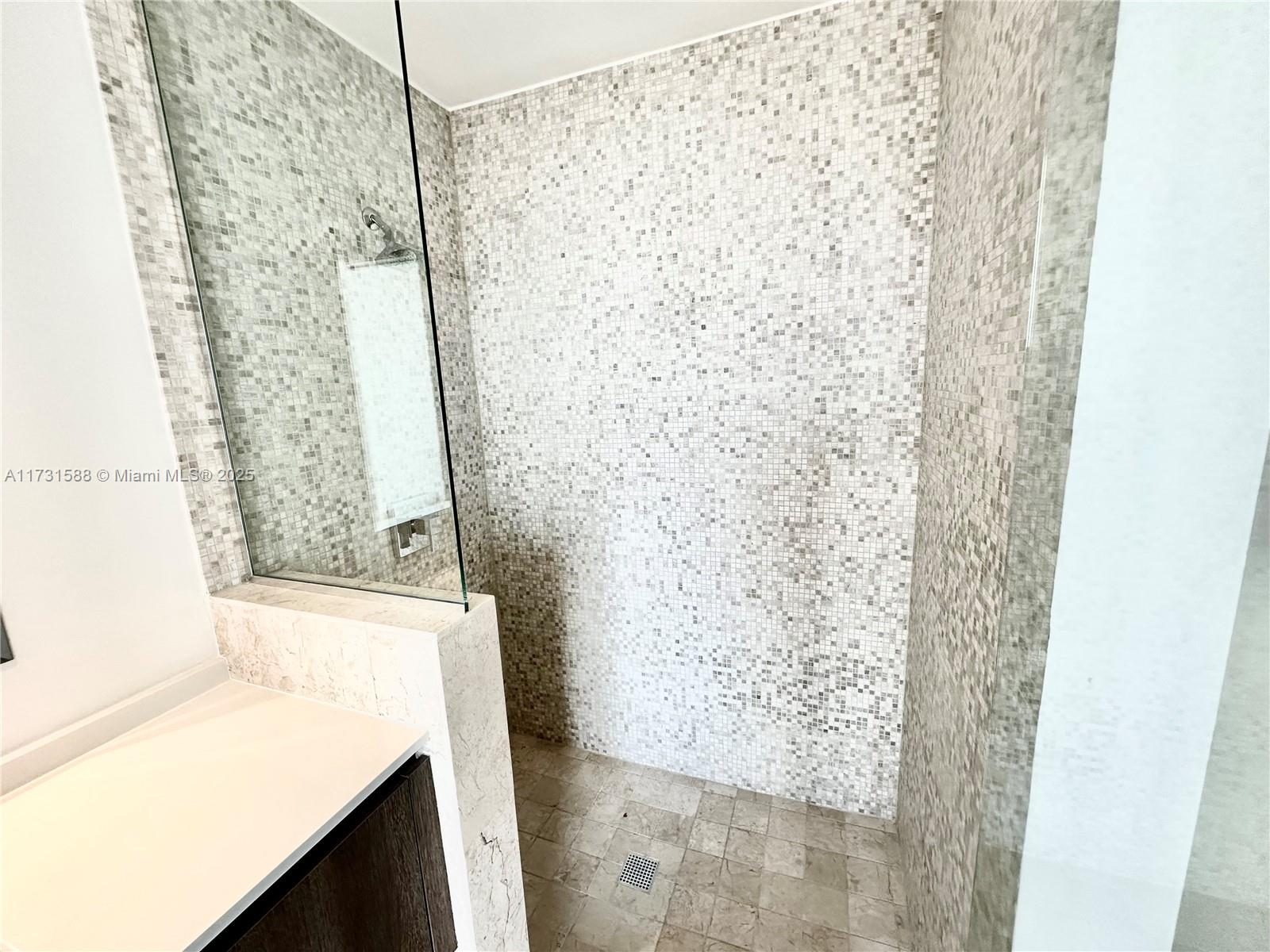 REACH CONDO - Residential