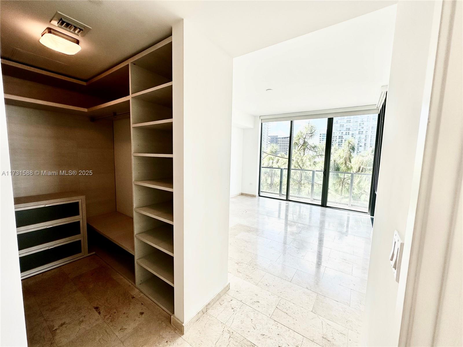 REACH CONDO - Residential