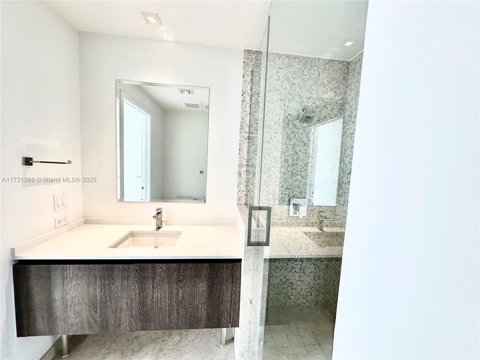 REACH CONDO - Residential