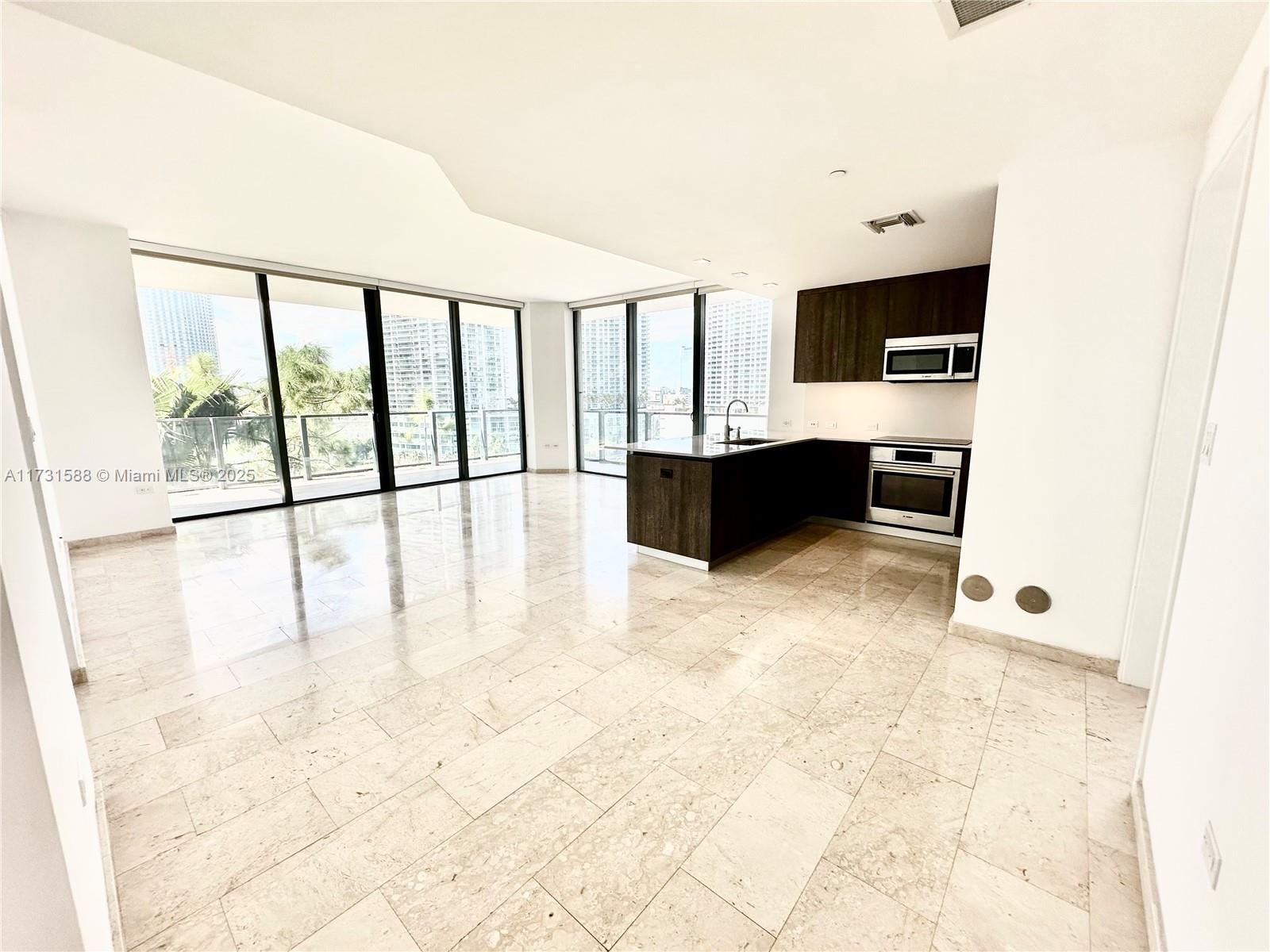 REACH CONDO - Residential