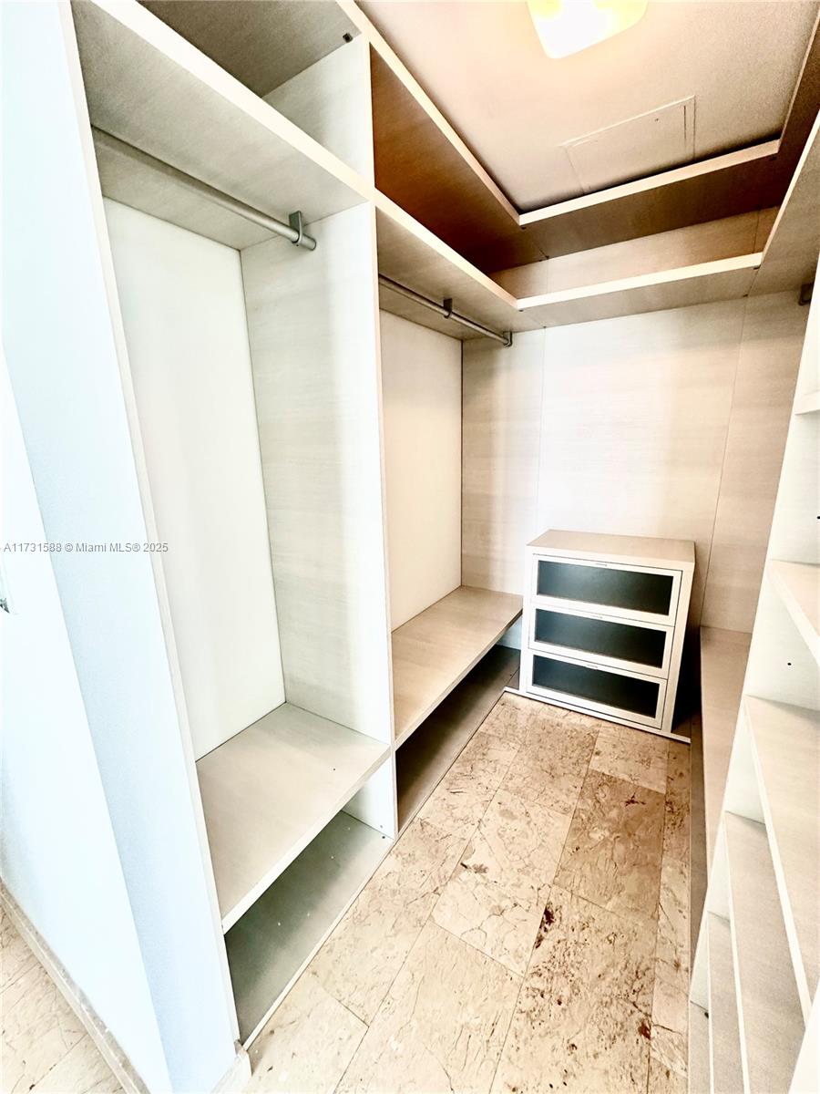 REACH CONDO - Residential