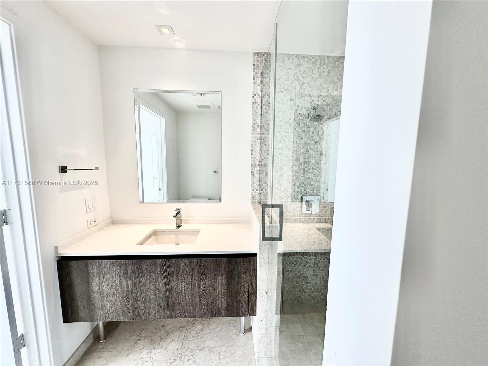 REACH CONDO - Residential