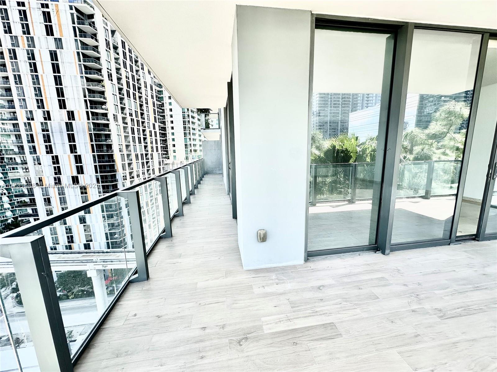 REACH CONDO - Residential