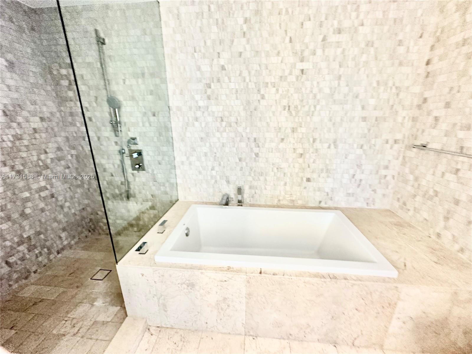 REACH CONDO - Residential