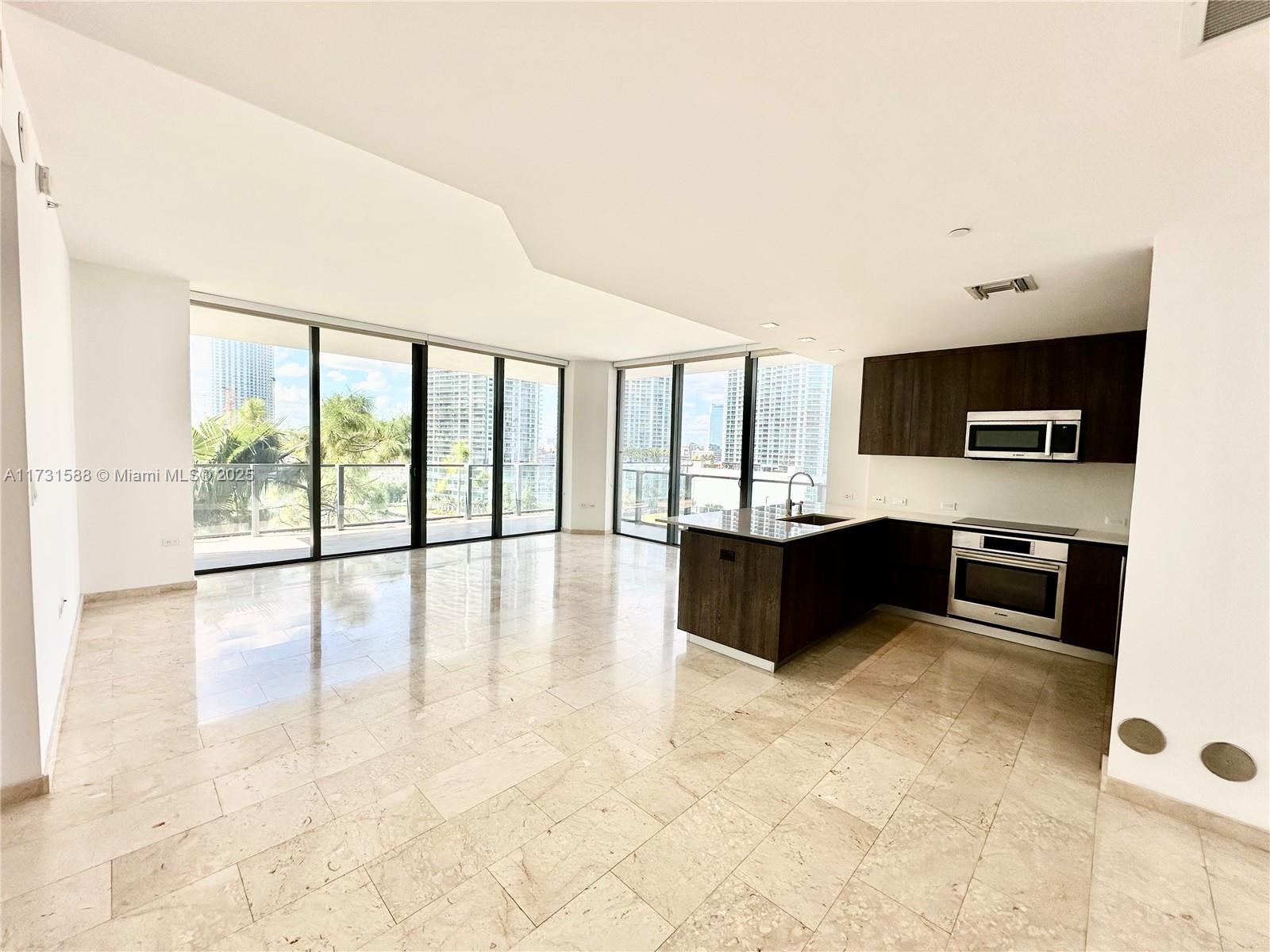 REACH CONDO - Residential