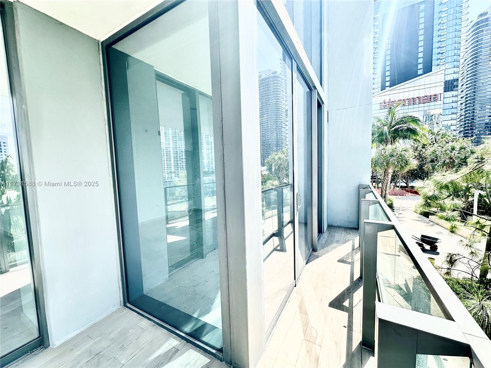 REACH CONDO - Residential