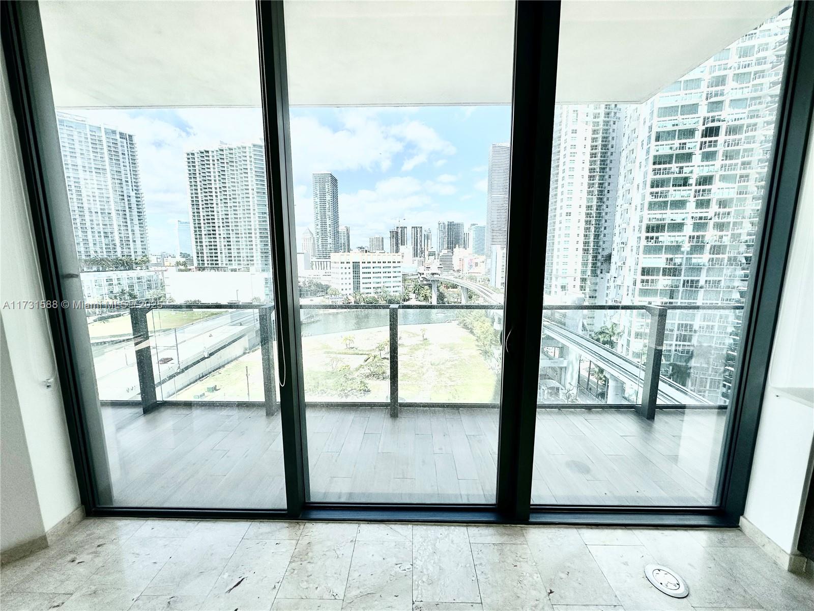 REACH CONDO - Residential