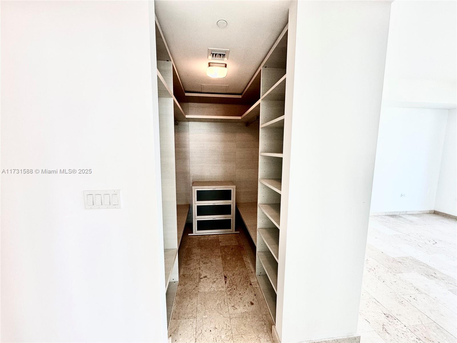 REACH CONDO - Residential