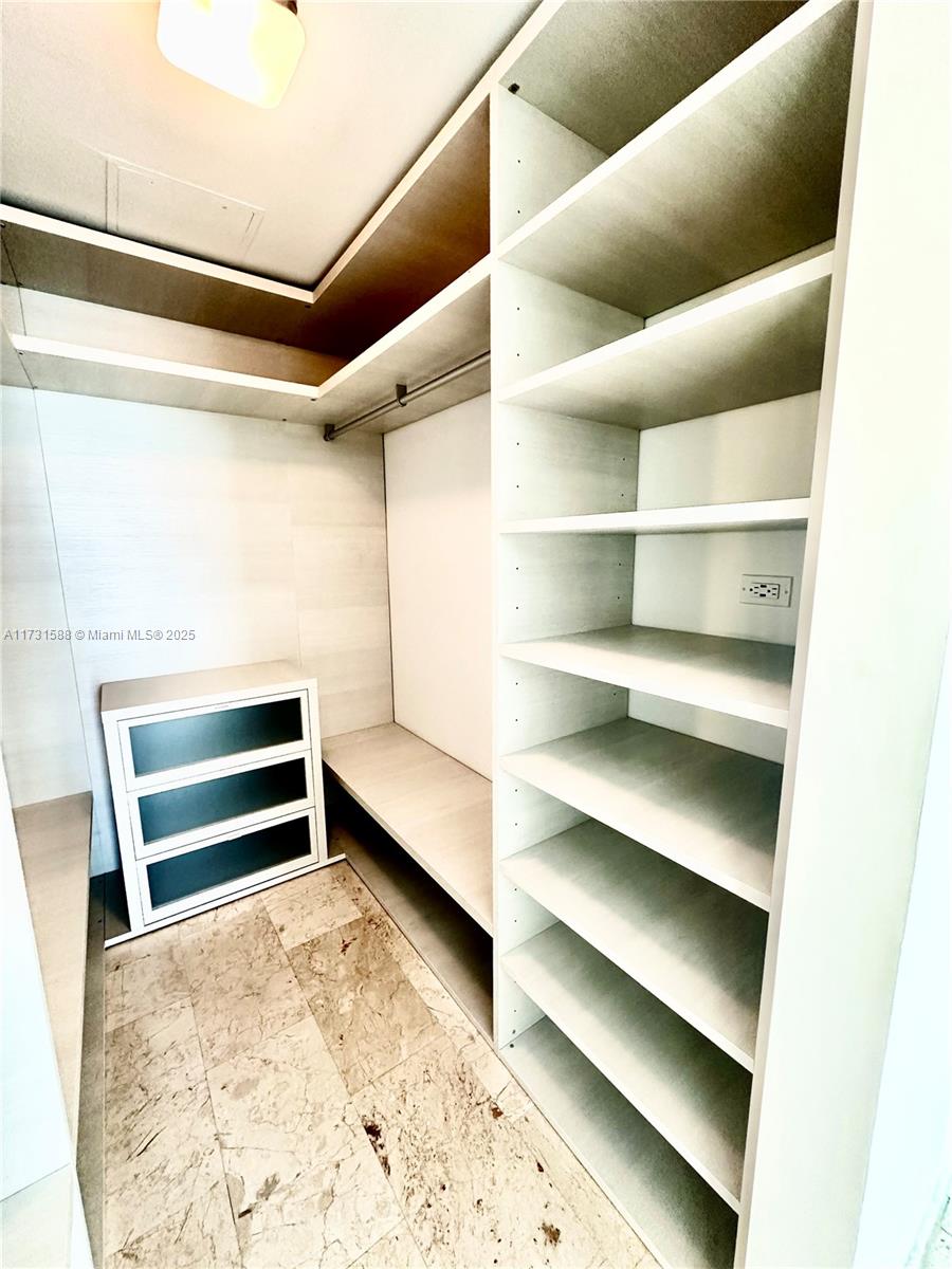 REACH CONDO - Residential
