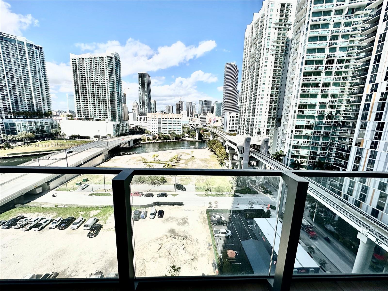 REACH CONDO - Residential