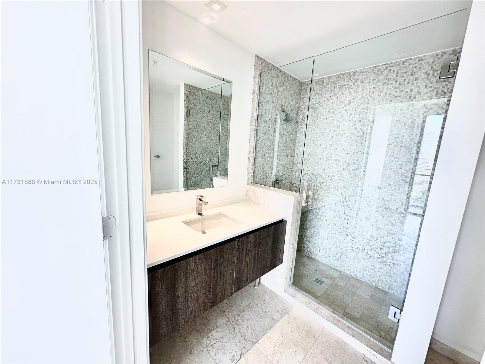 REACH CONDO - Residential
