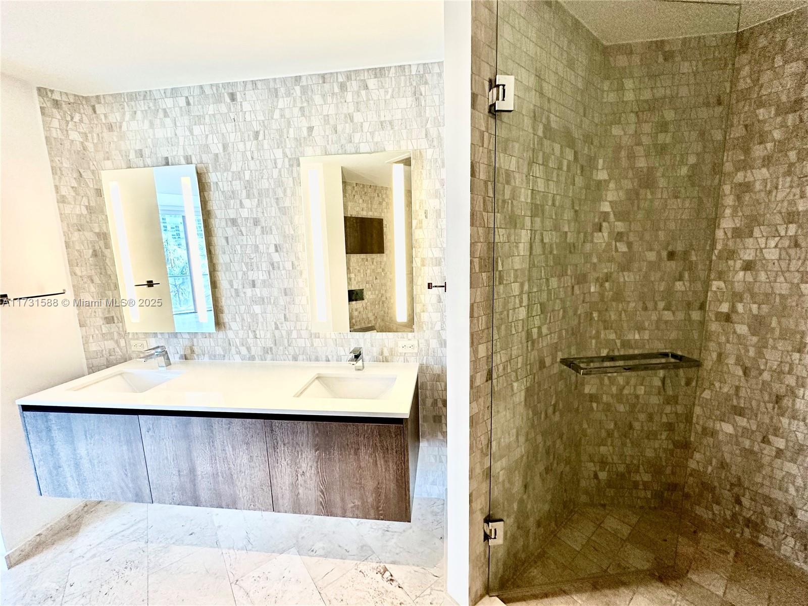 REACH CONDO - Residential