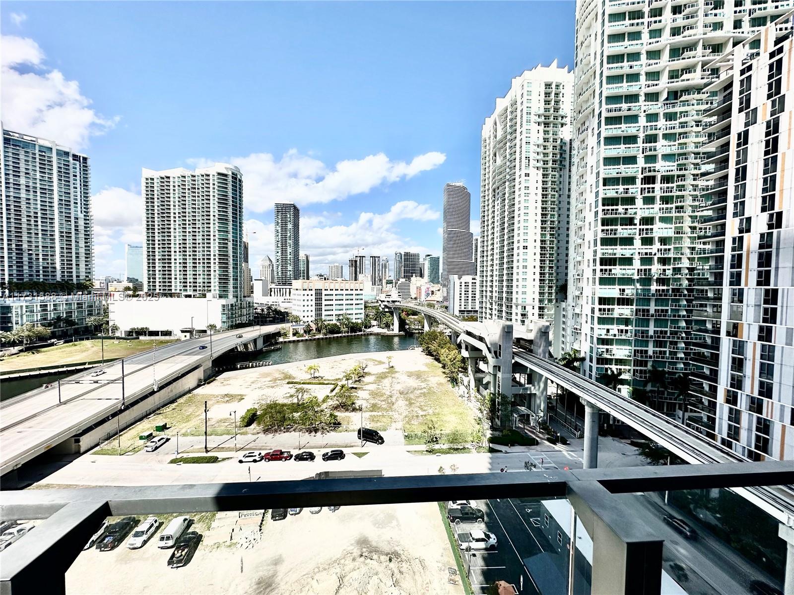 REACH CONDO - Residential
