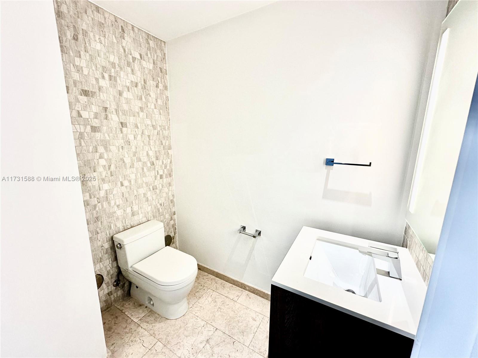 REACH CONDO - Residential