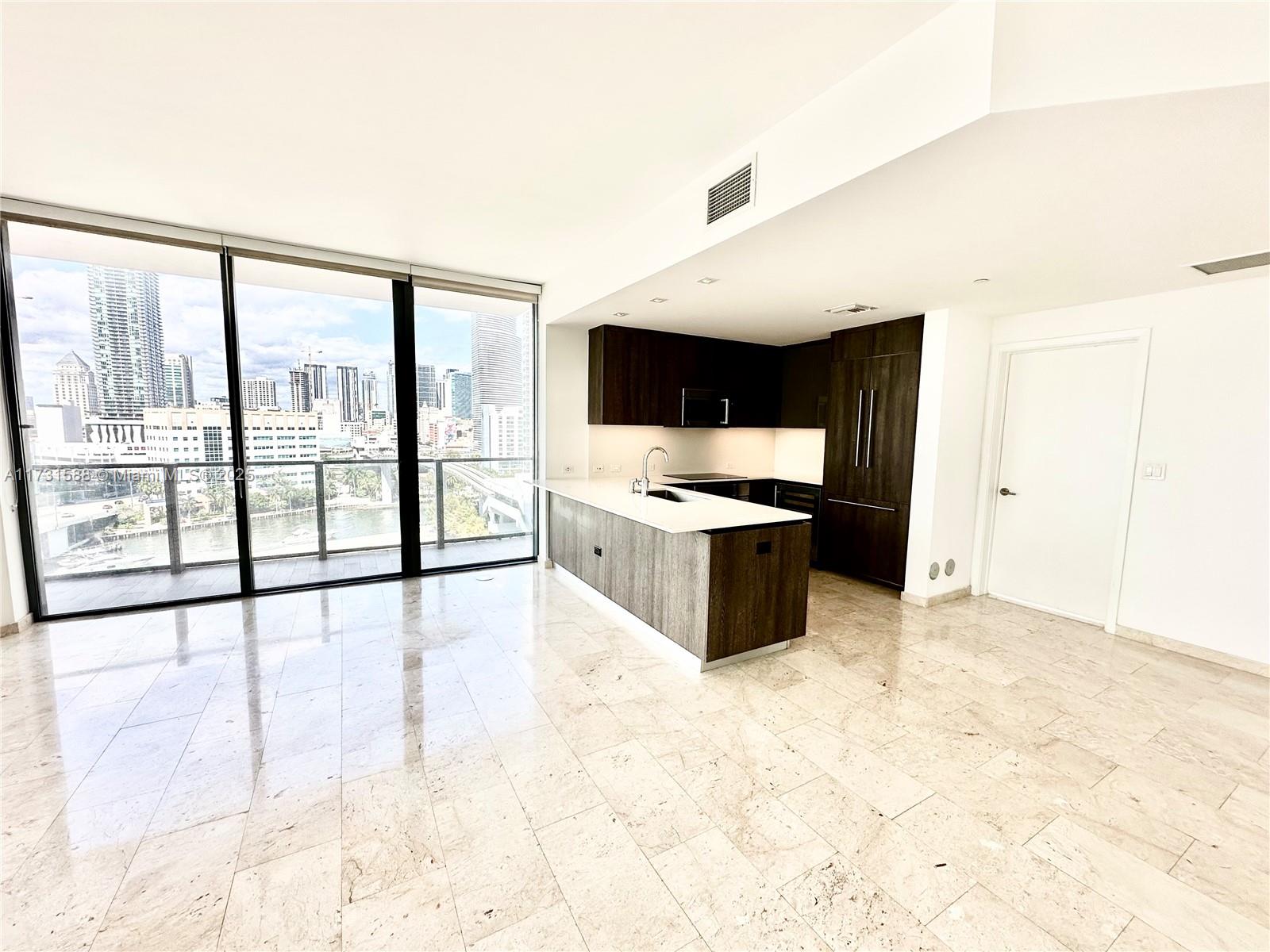 REACH CONDO - Residential