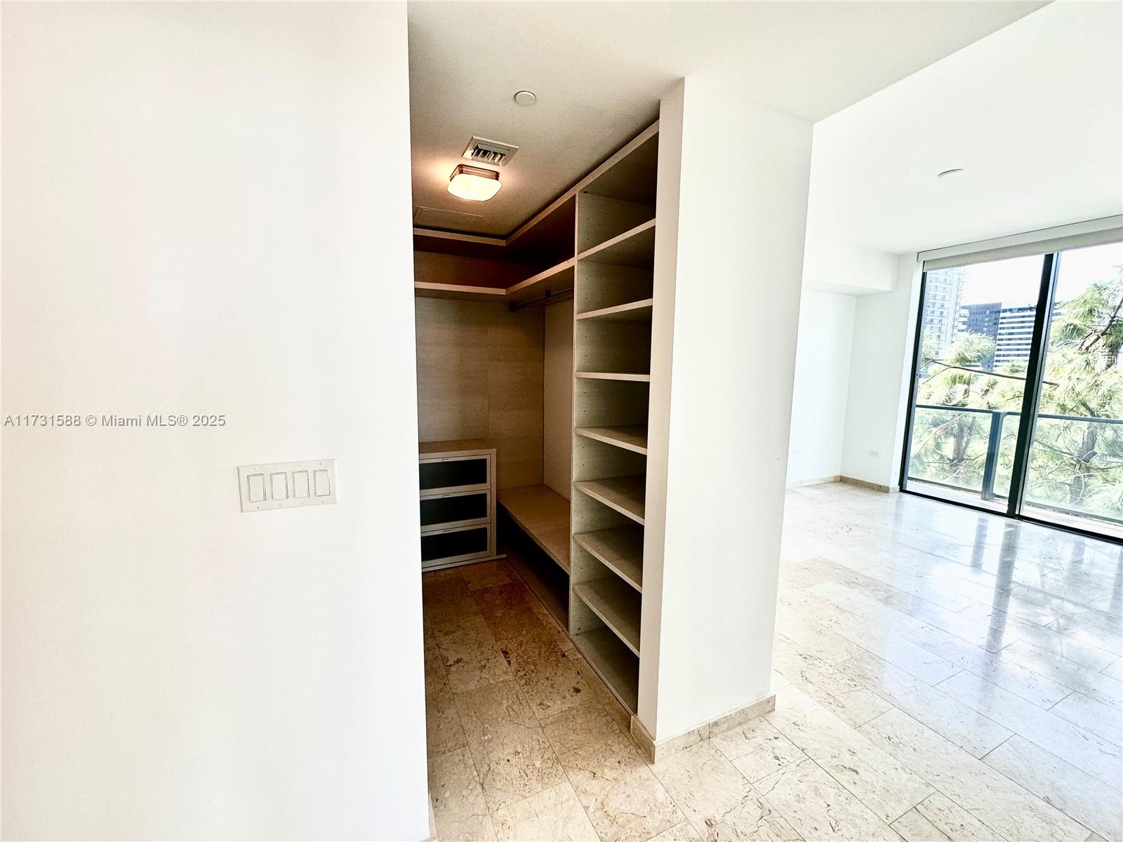 REACH CONDO - Residential