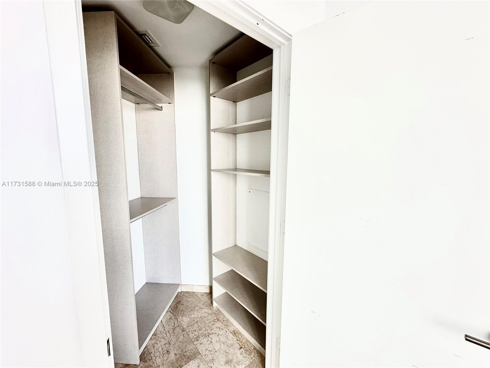 REACH CONDO - Residential