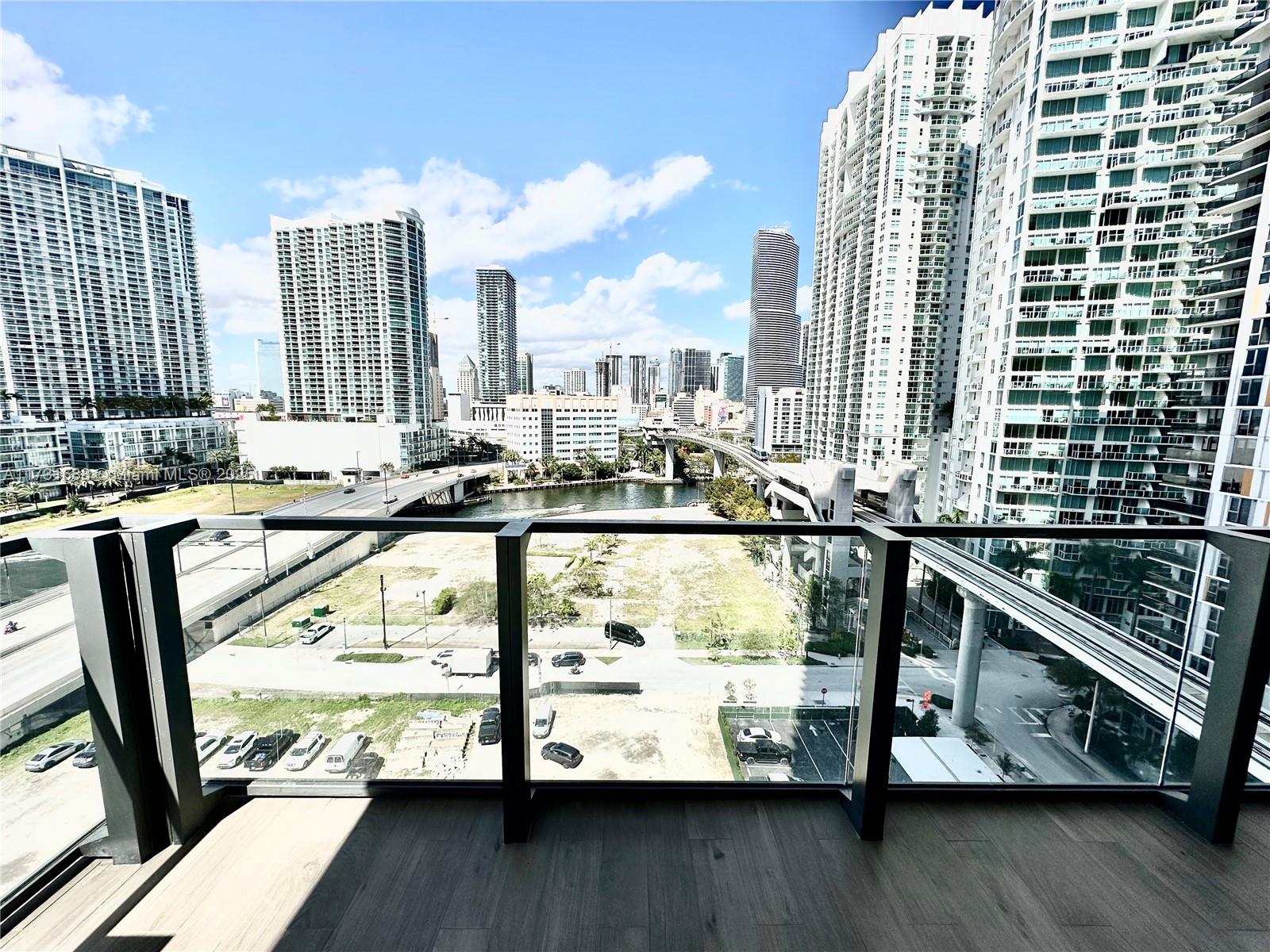 REACH CONDO - Residential