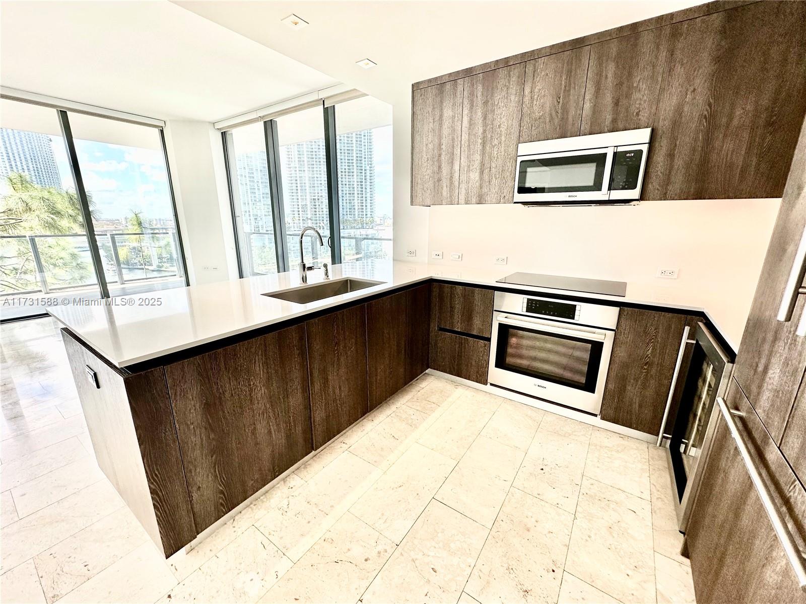 REACH CONDO - Residential