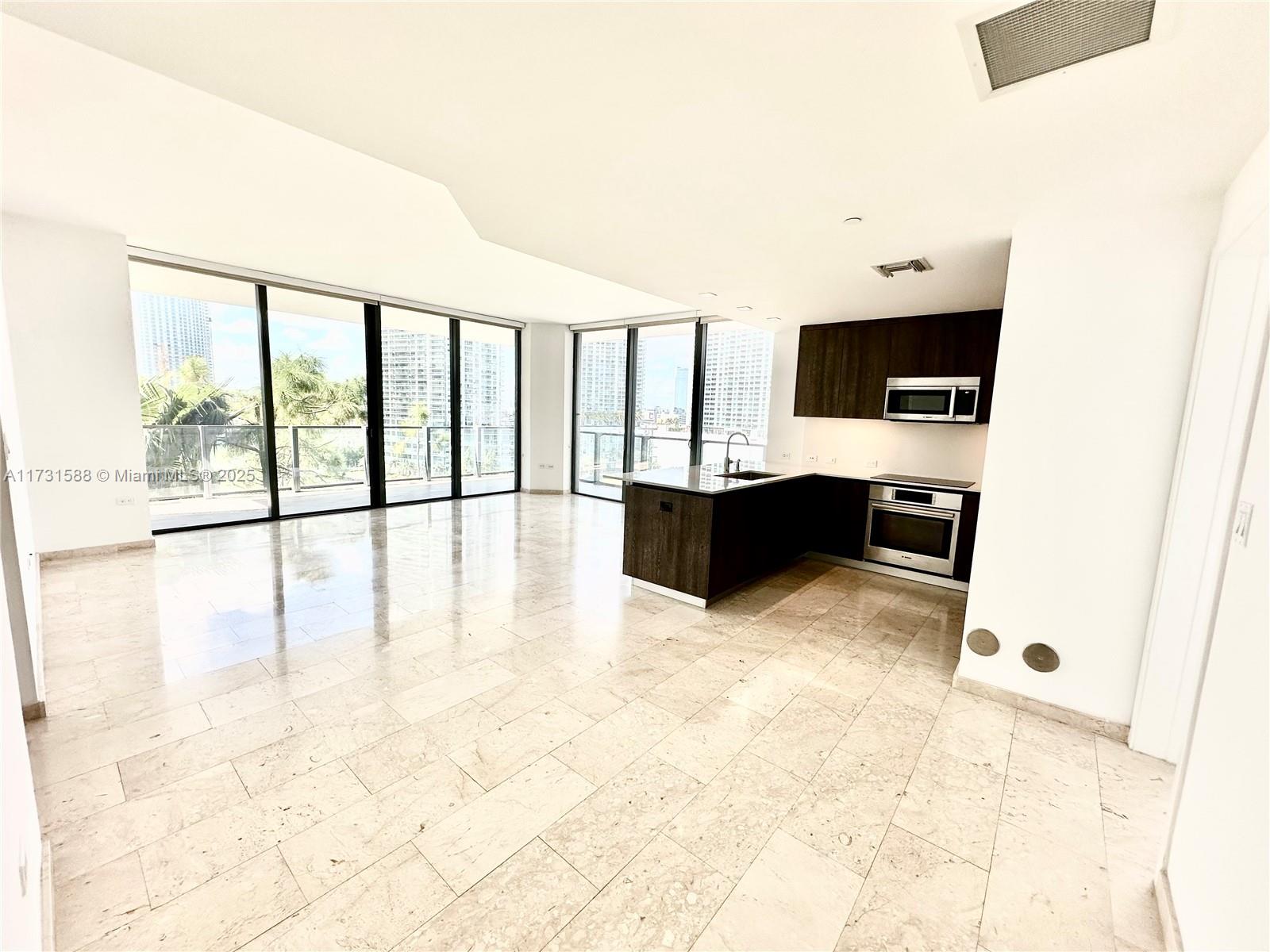 REACH CONDO - Residential