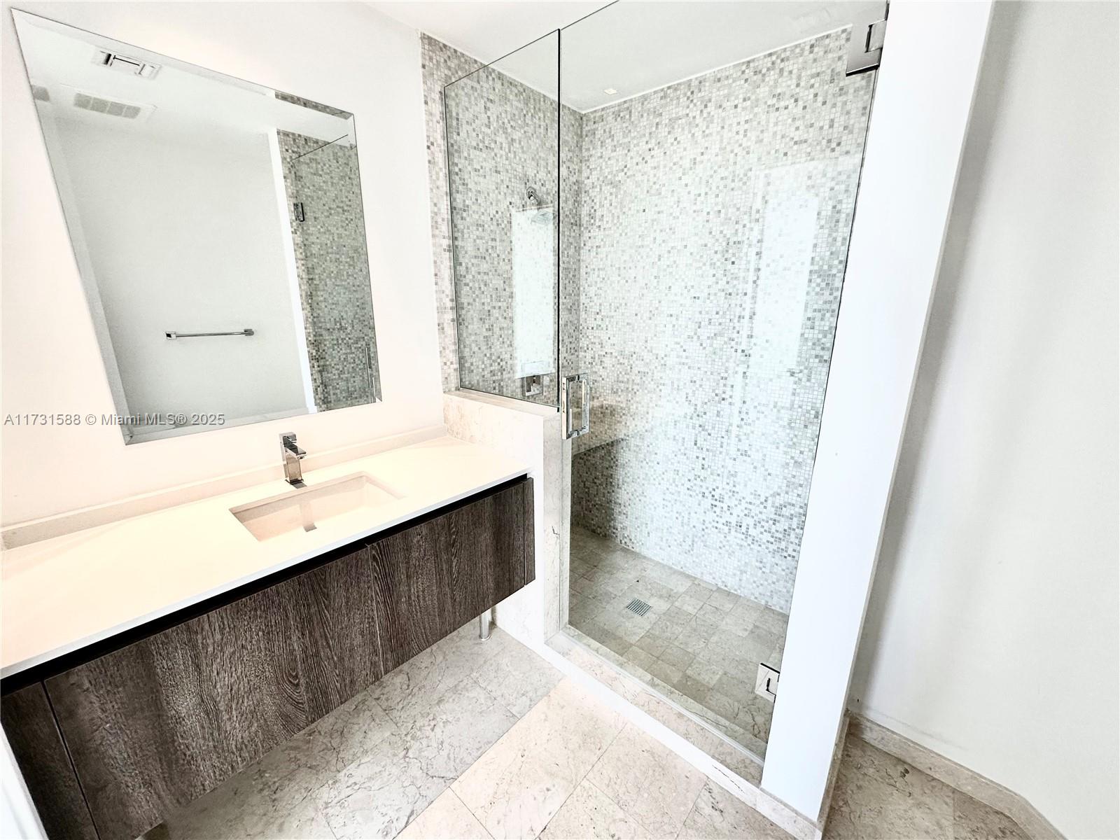 REACH CONDO - Residential