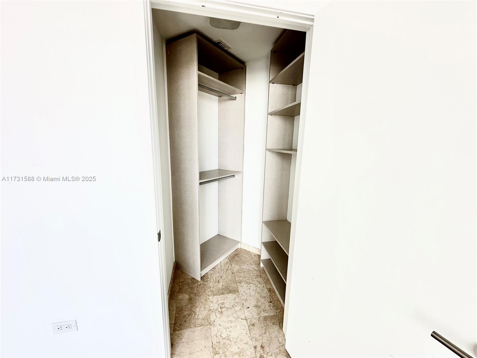 REACH CONDO - Residential