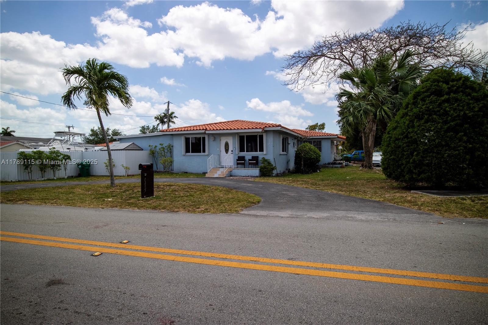 1205 SW 76th Ave