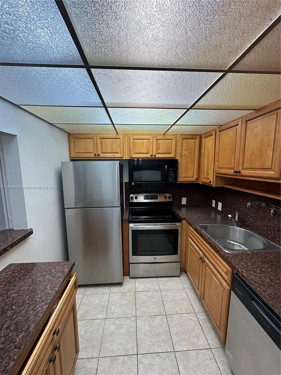 SUFFOLK AT CENTURY VILLAGE - Residential
