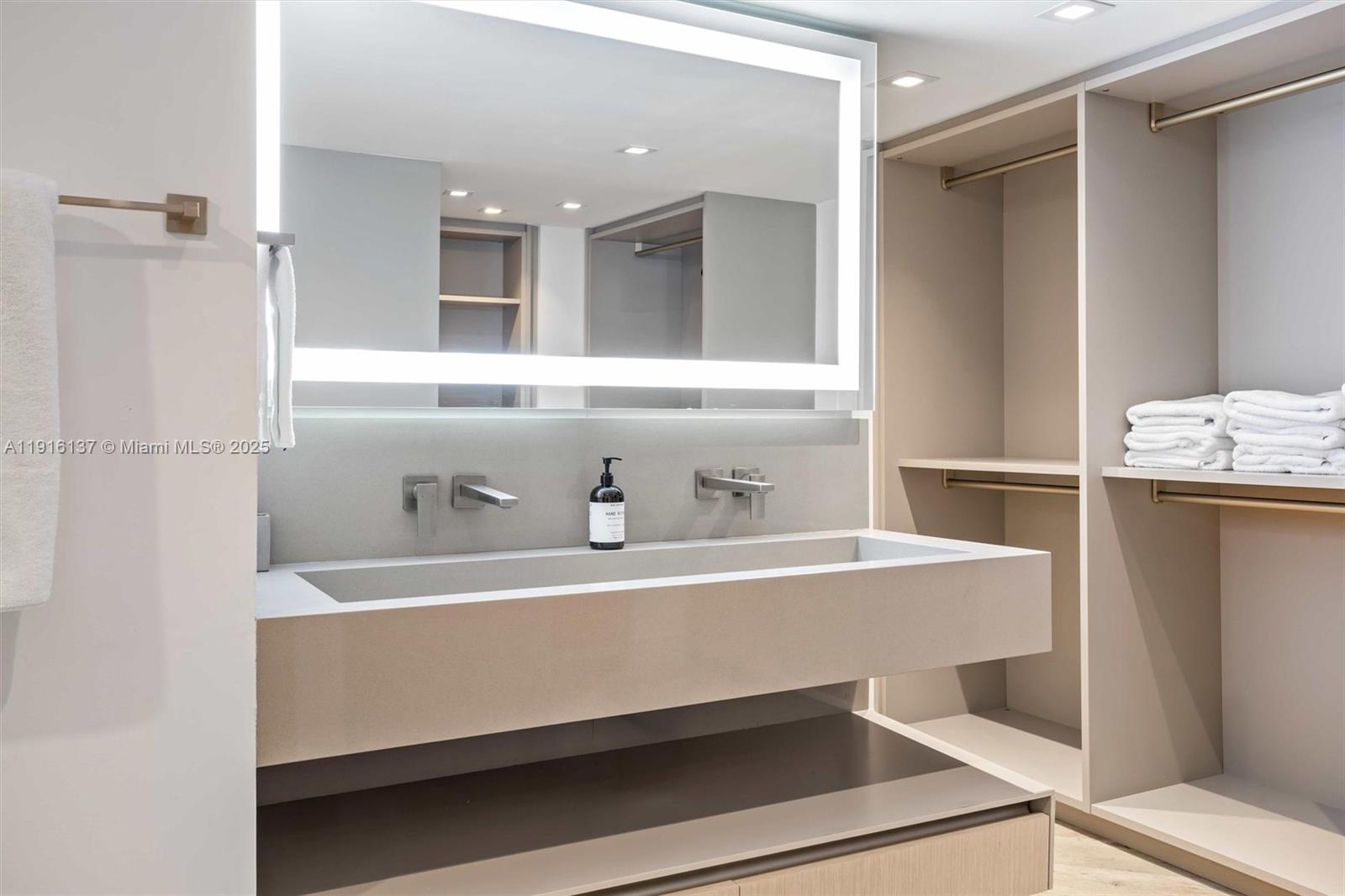 RONEY PALACE CONDO - Residential Lease