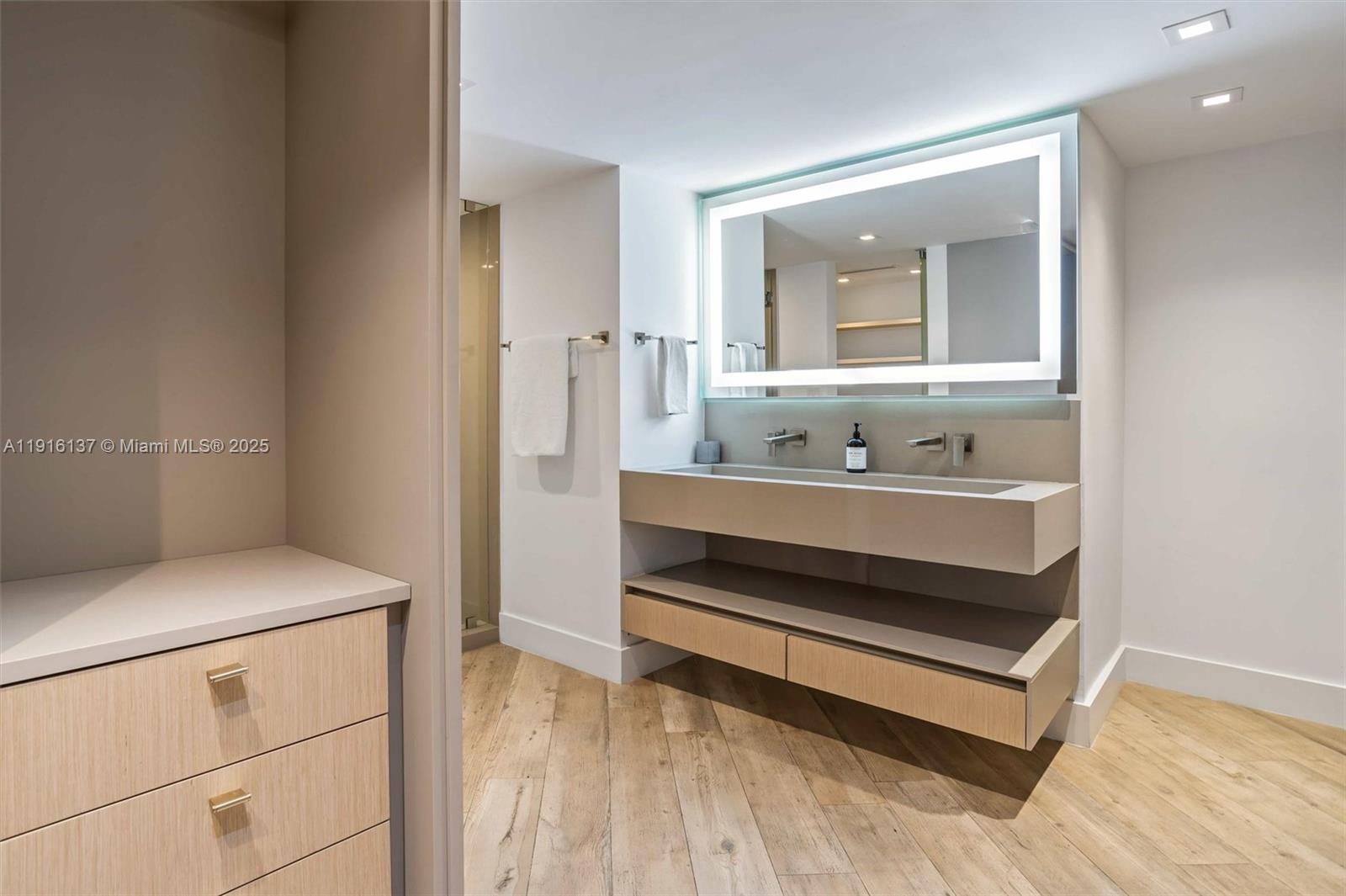 RONEY PALACE CONDO - Residential Lease