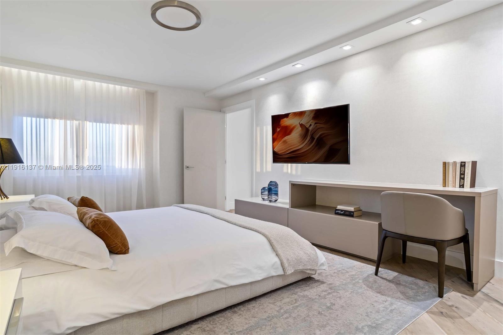 RONEY PALACE CONDO - Residential Lease