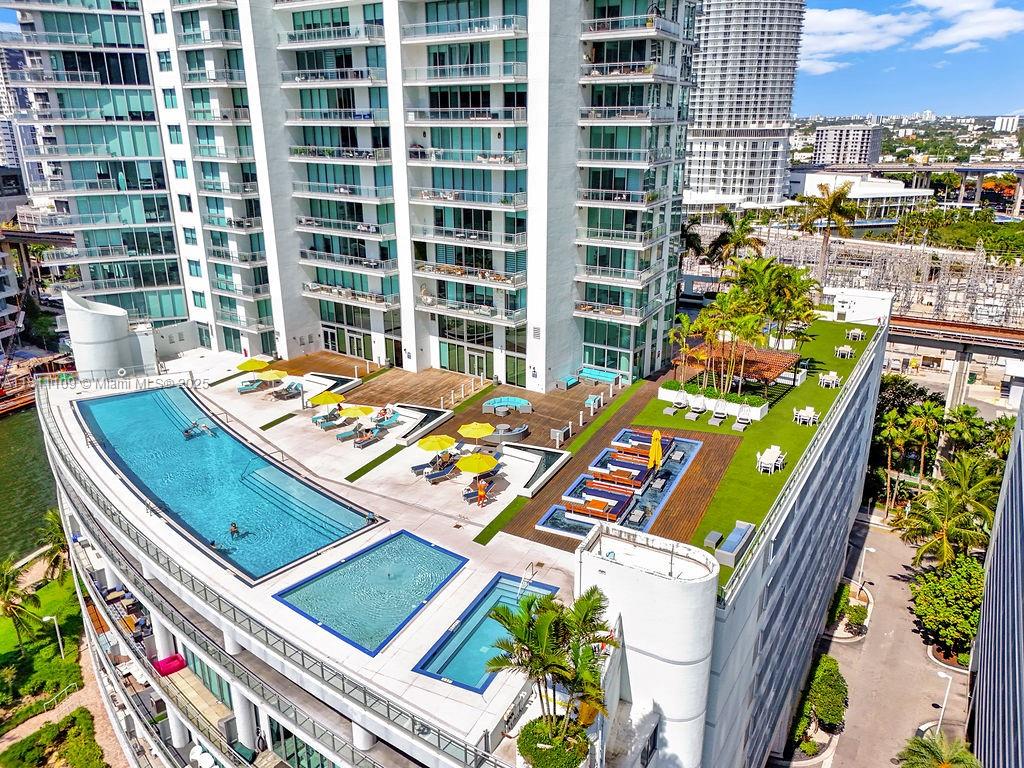 MINT CONDO - Residential