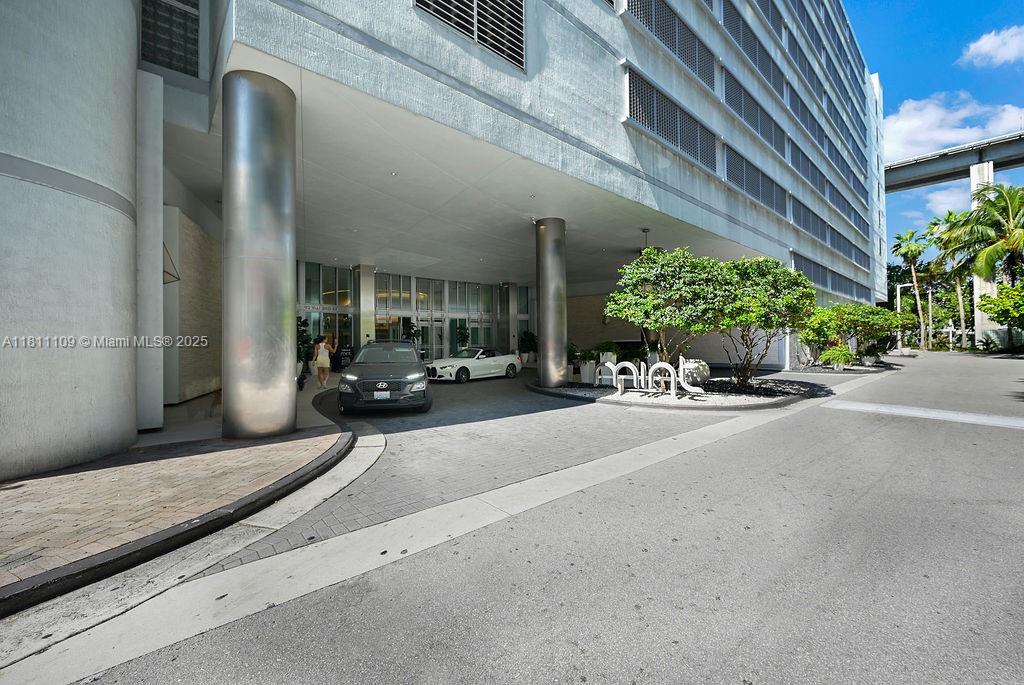 MINT CONDO - Residential