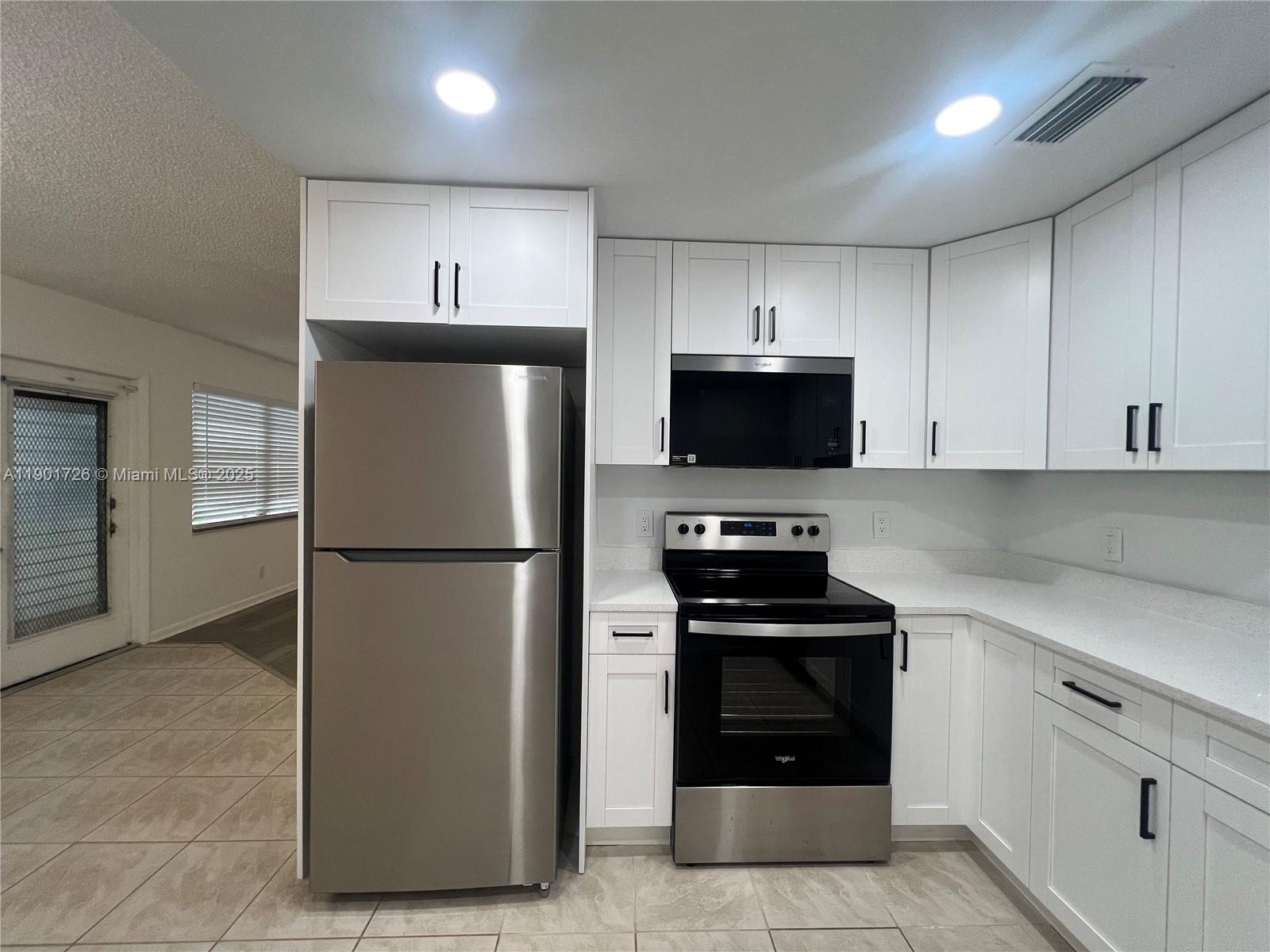 View photos, virtual tours, details... 3089 E Yarmouth  E 3089