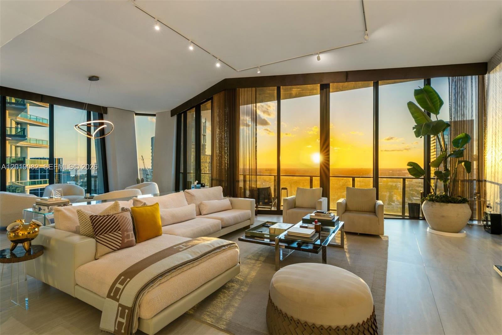 ONE THOUSAND MUSEUM CONDO - Residential