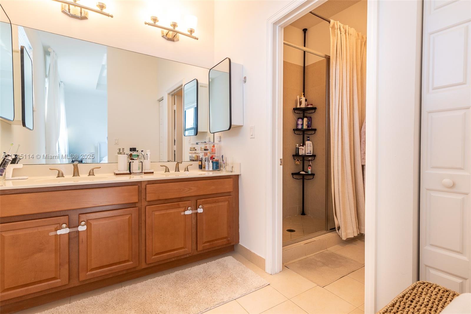 CHAMPION LAKES - Residential