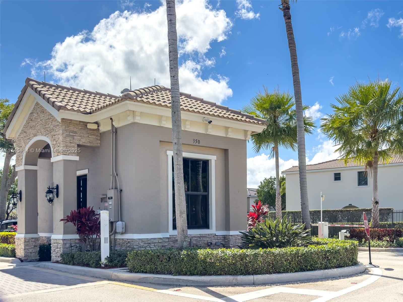 CHAMPION LAKES - Residential