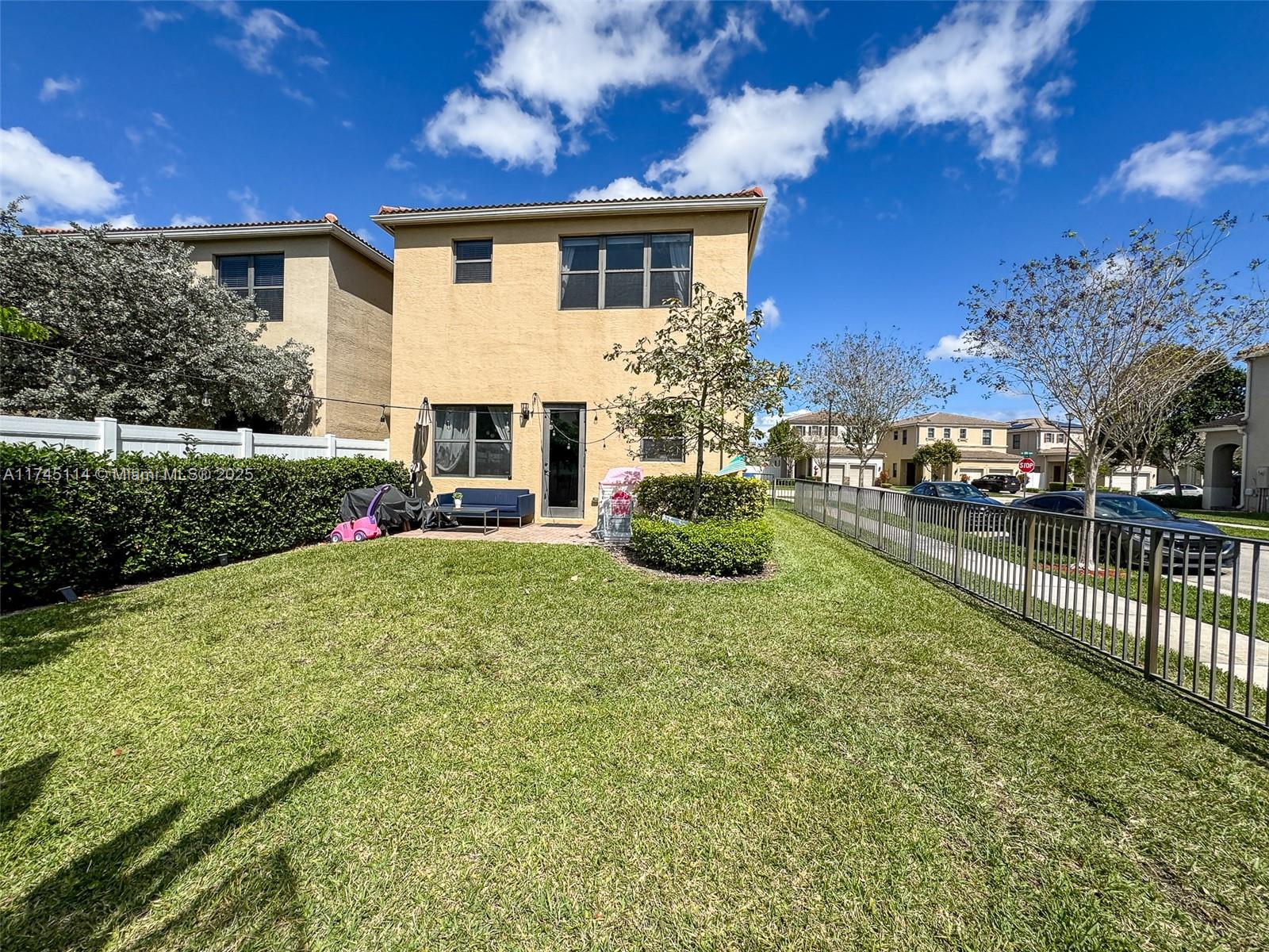 CHAMPION LAKES - Residential