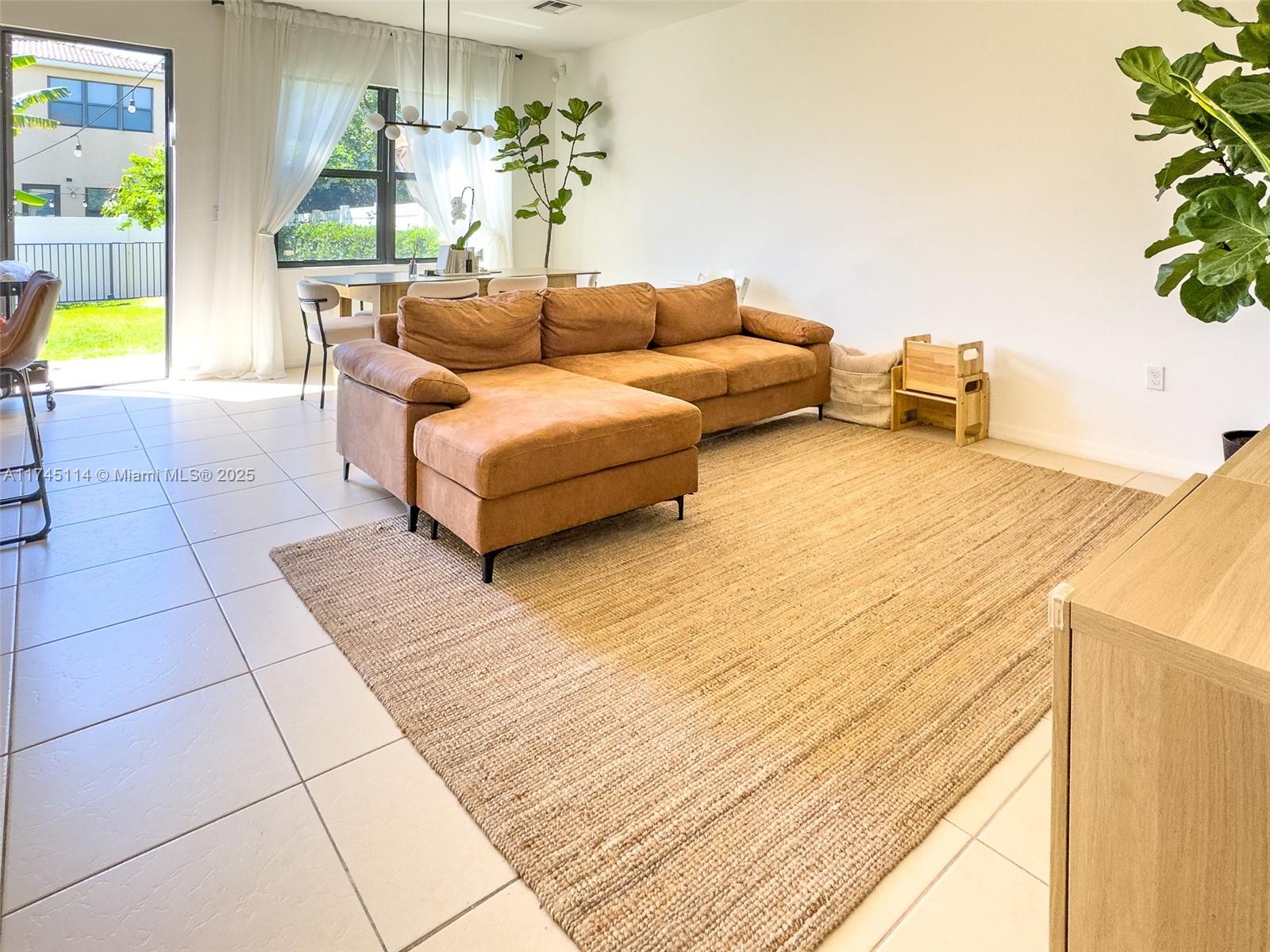 CHAMPION LAKES - Residential