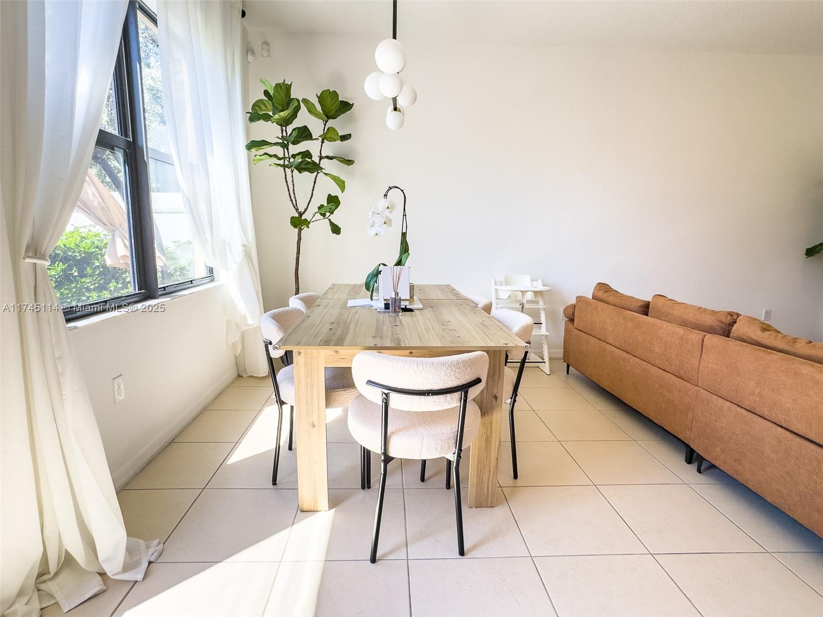 CHAMPION LAKES - Residential