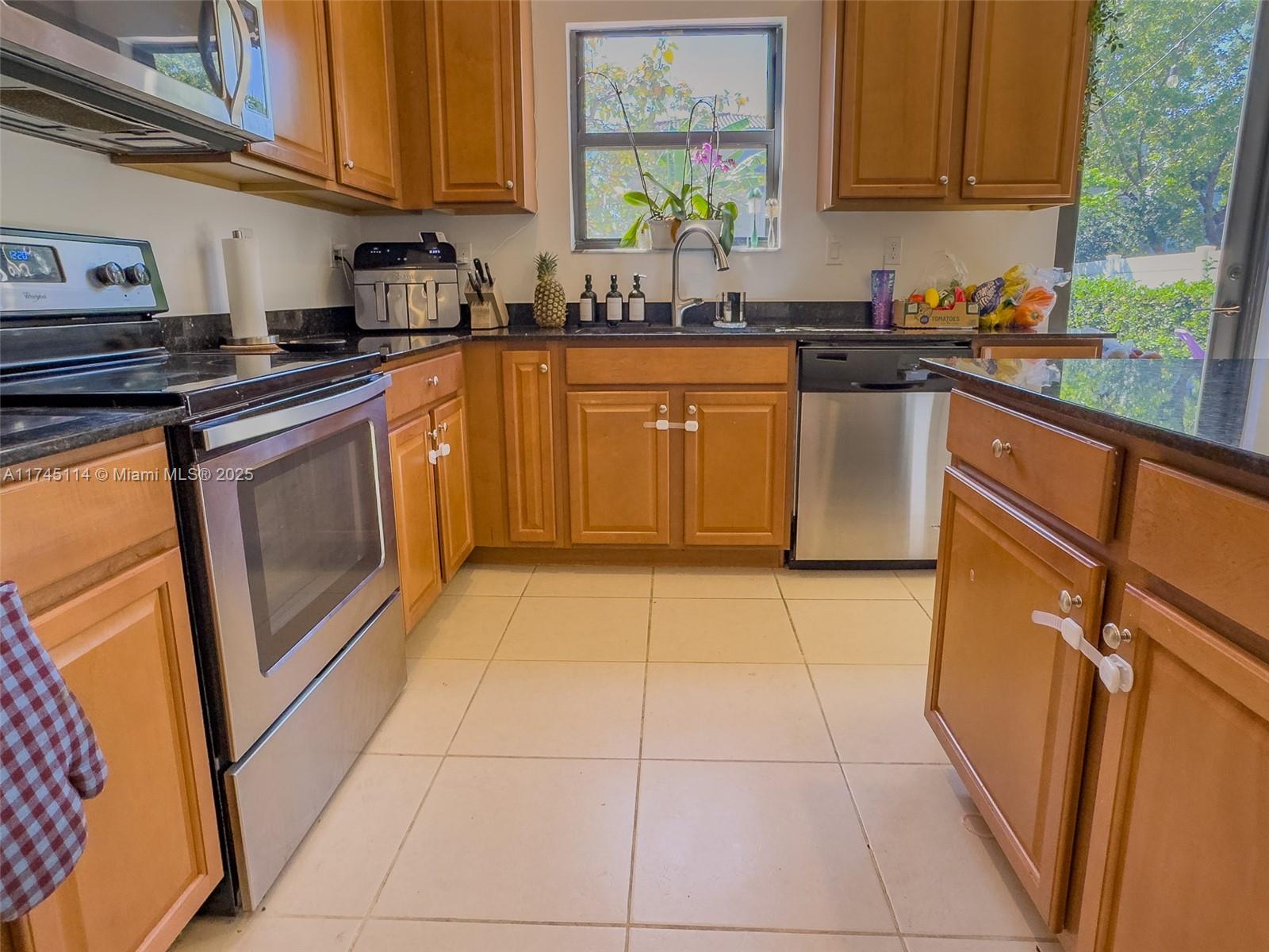 CHAMPION LAKES - Residential