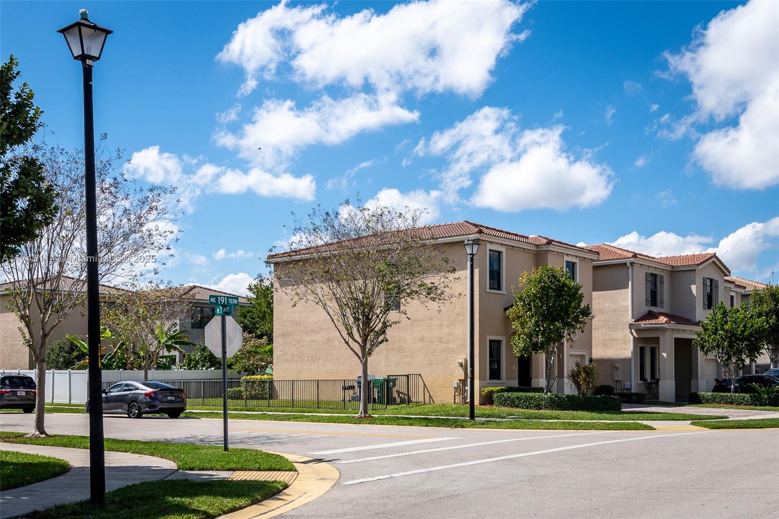 CHAMPION LAKES - Residential