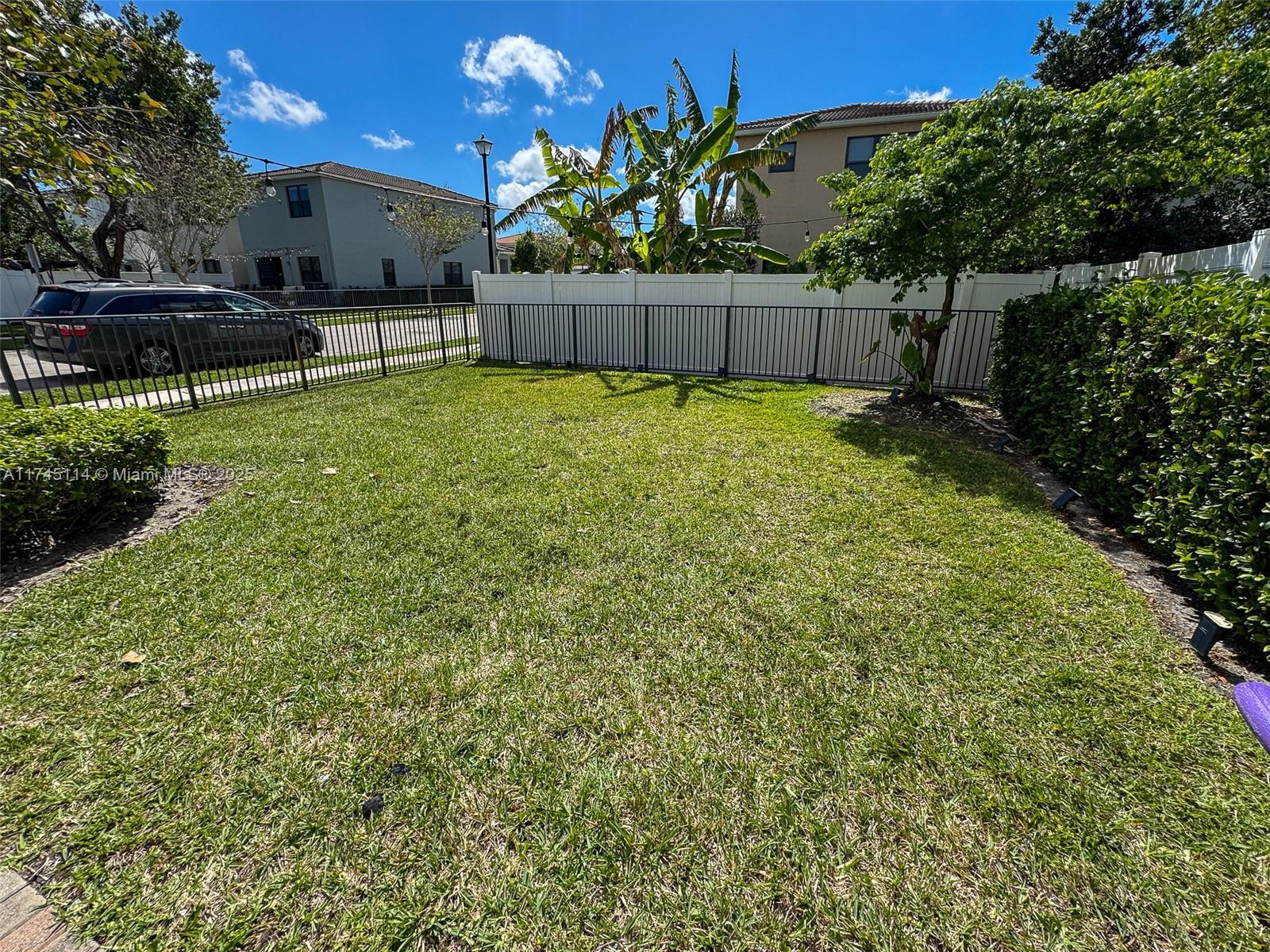 CHAMPION LAKES - Residential