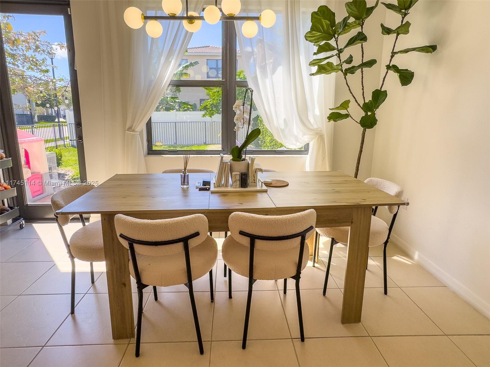 CHAMPION LAKES - Residential